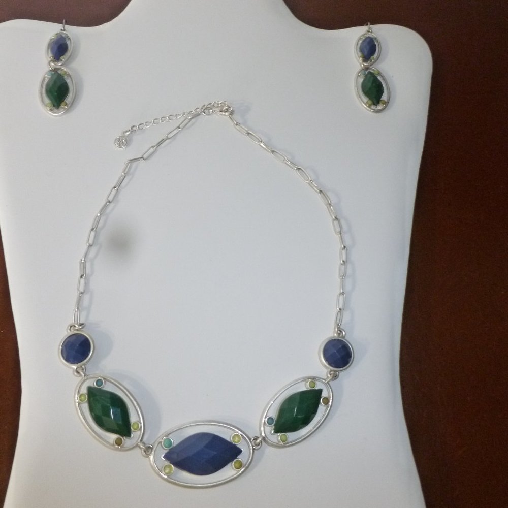 Silvertone Necklace & Earring Set NWOT